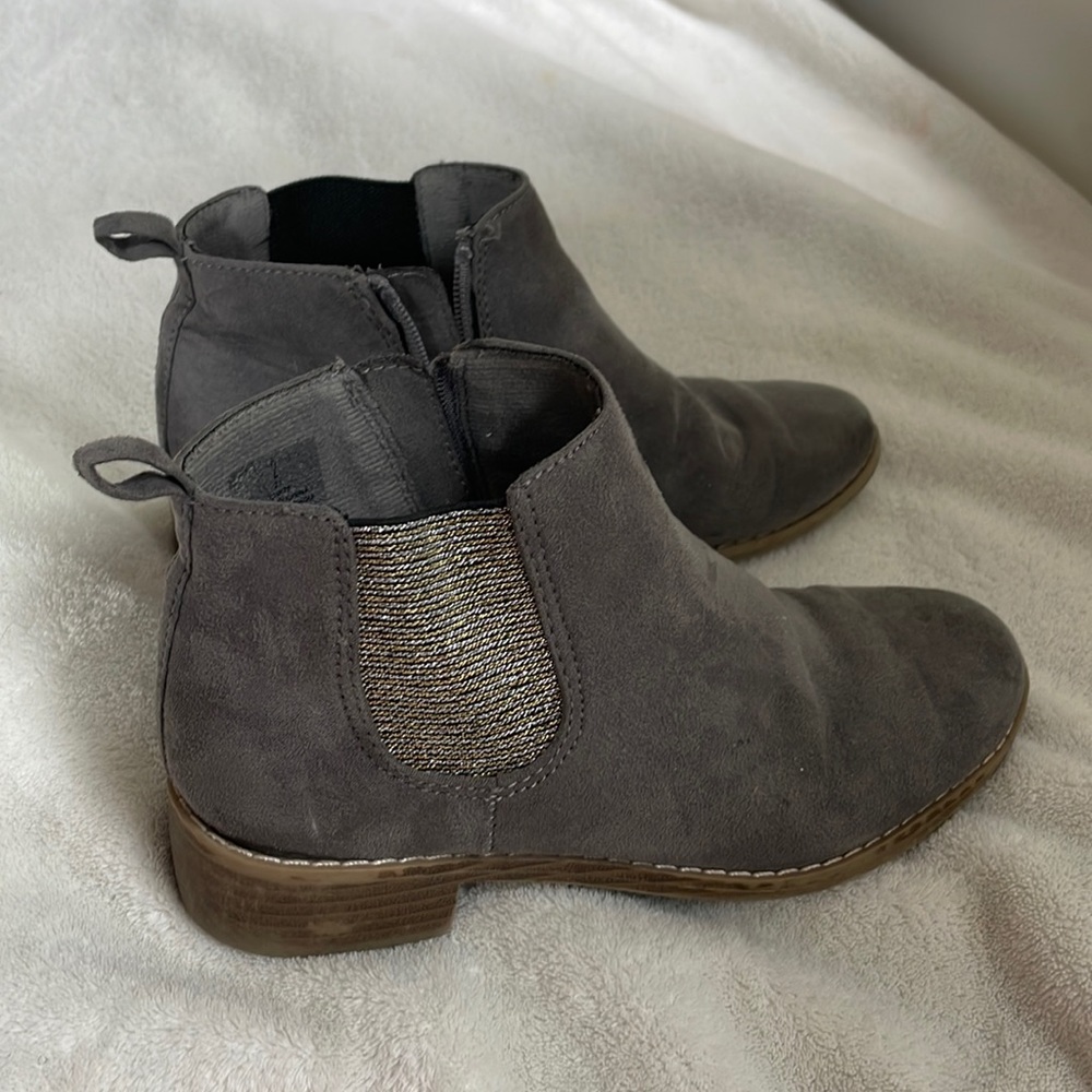 Girls zip up boots with platform heels